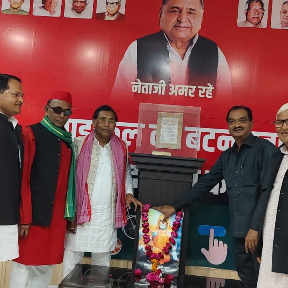 सपा ने संत गाडगे महाराज की जयंती मनाई:सामाजिक न्याय का संकल्प दोहराया, आदर्शों पर चलने का किया ऐलान