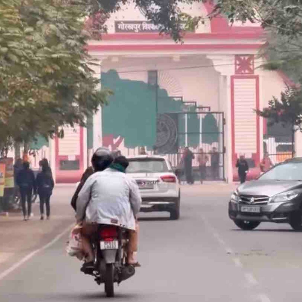 गोरखपुर में तेज धूप से बढ़ी गर्माहट:दिन में चलने लगे पंखे, 29 डिग्री तक पहुंच सकता है पारा