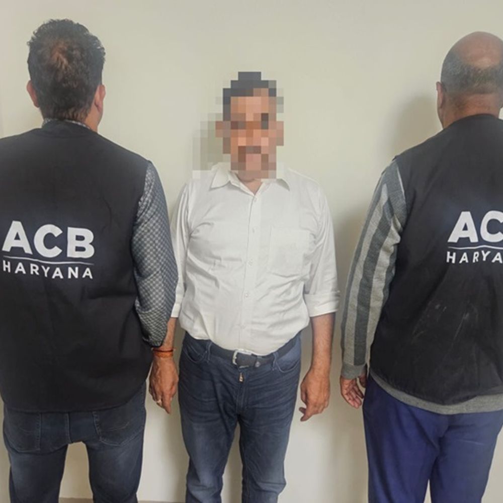 रोहतक में चीफ कैमिस्ट, अंबाला में सुपरवाइजर रिश्वत लेते गिरफ्तार:  फर्म का बेहतर दिखाने के मांगे ढाई लाख, वेतन जारी करने के मांगे ₹2 हजार – Rohtak News