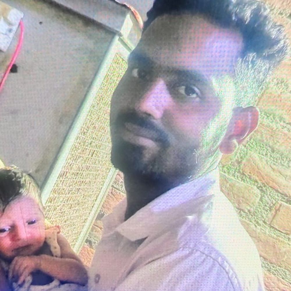 वाहन ने मारी टक्कर, युवक की मौत:हादसे में मोटरसाइकिल सवार दूसरा युवक घायल, अस्पताल में भर्ती