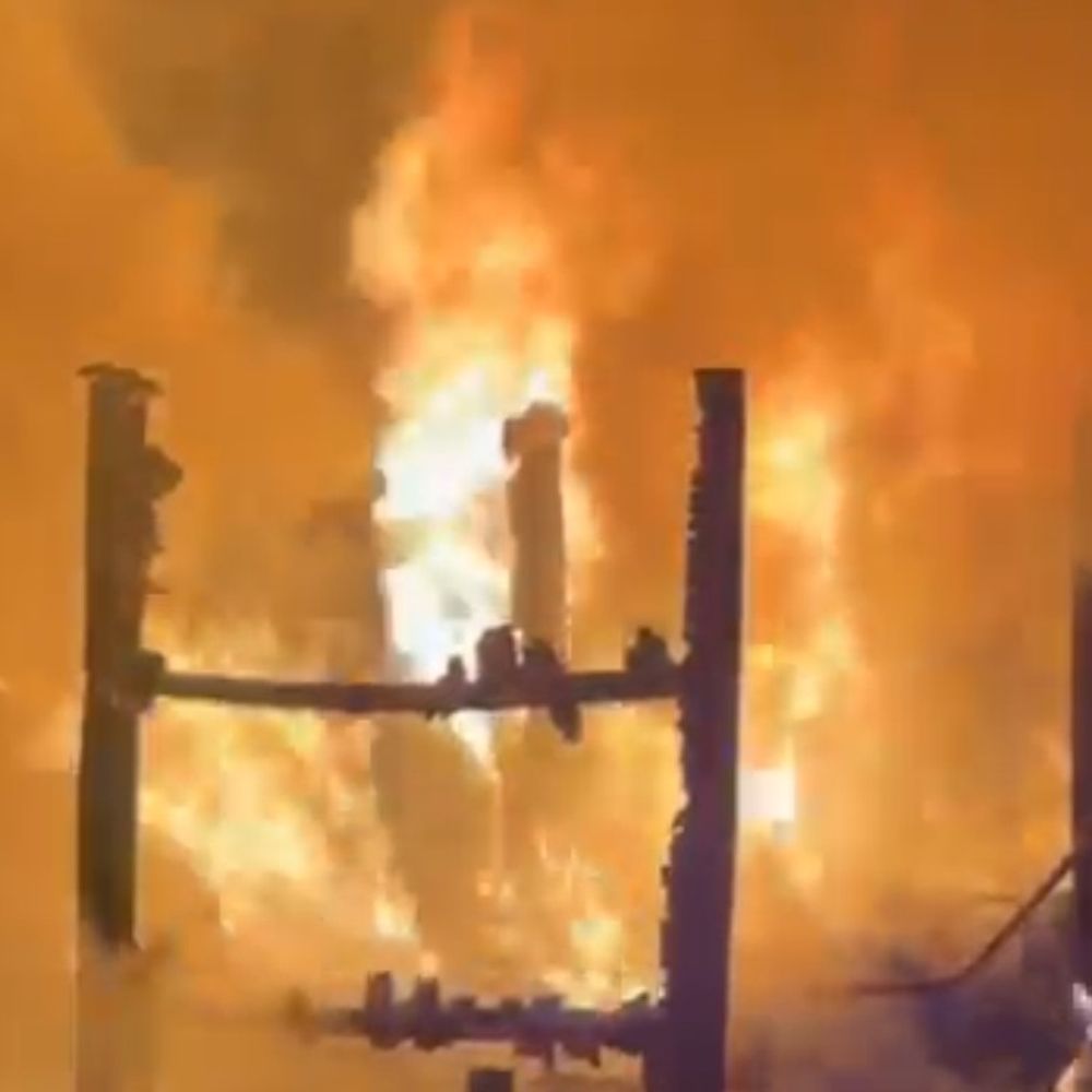 हरदोई में दो दुकानों में आग:टायर और कपड़े प्रेस की दुकानों में नुकसान, फायर ब्रिगेड ने पाया काबू