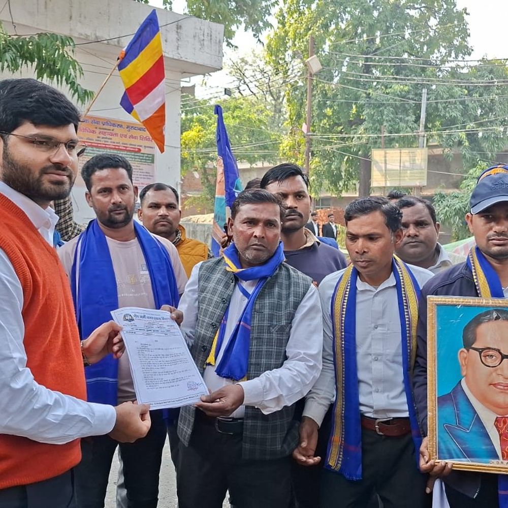 भीम आर्मी भारत एकता मिशन का मुरादाबाद DM को ज्ञापन:गांव से कूड़े व खाद के गड्ढे हटाने की मांग