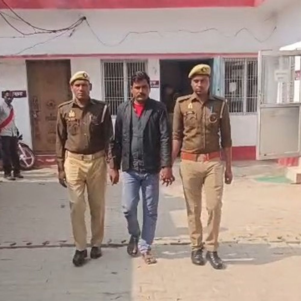 साली पर हमला करने वाला जीजा गिरफ्तार:पीलीभीत में नहाते हुए छत से चलाई गोली, पति ने रायफल पकड़कर बचाई थी जान