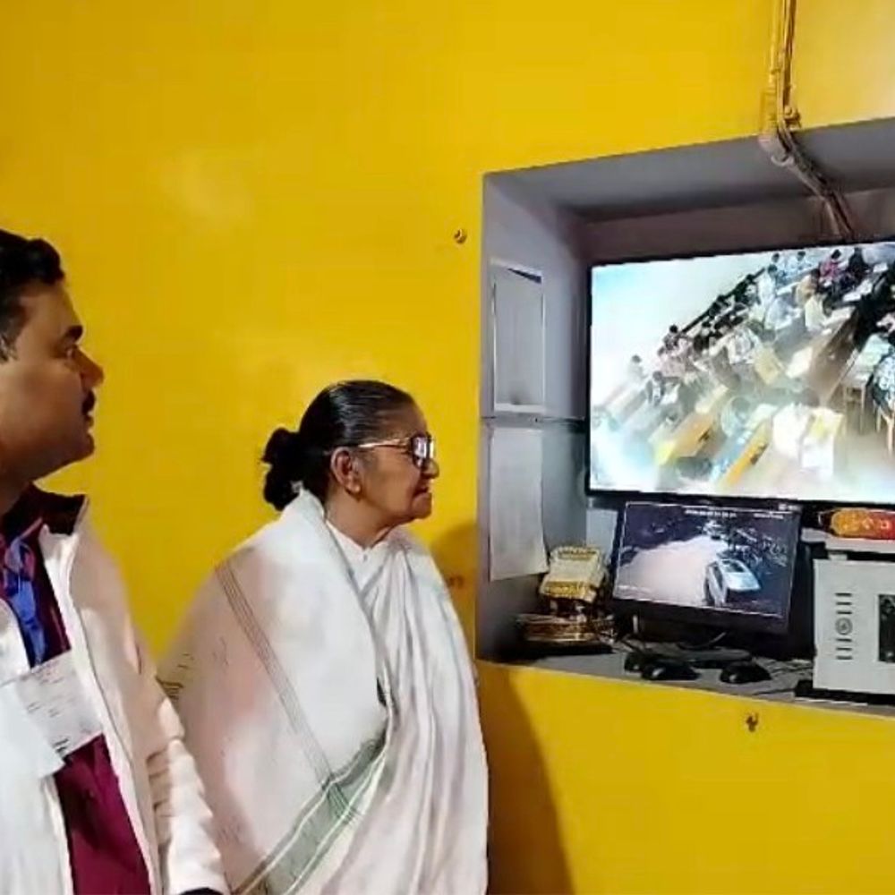 शिक्षामंत्री गुलाब देवी ने संभल में किया निरीक्षण:नकल पर बोलीं- योगी की 'डंडे वाली सरकार', सजा ऐसी होगी पुरखे भी याद रखेंगे