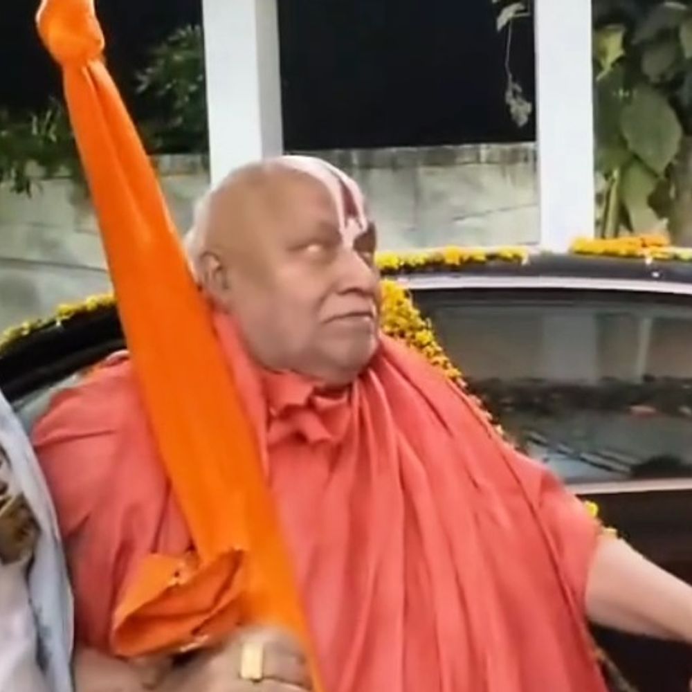 अखिलेश के 420 मुकदमे के बयान पर रामभद्राचार्य का पलटवार:बस्ती में बोले- भ्रम फैलाया जा रहा है