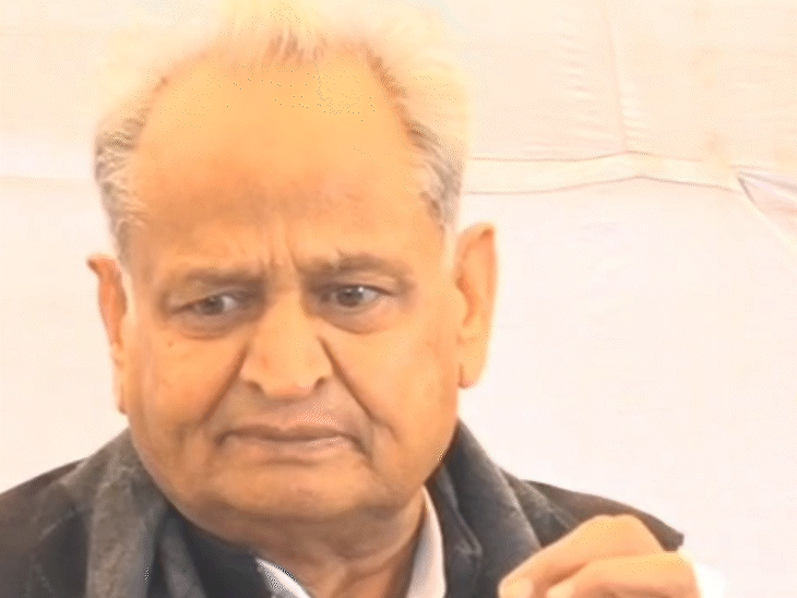 गहलोत बोले- सरकार की ऐसी खराब हालत कभी नहीं देखी:  पांच साल बनाम दो साल जैसा मूर्खतापूर्ण बयान आज तक किसी सरकार ने नहीं दिया – Jaipur News