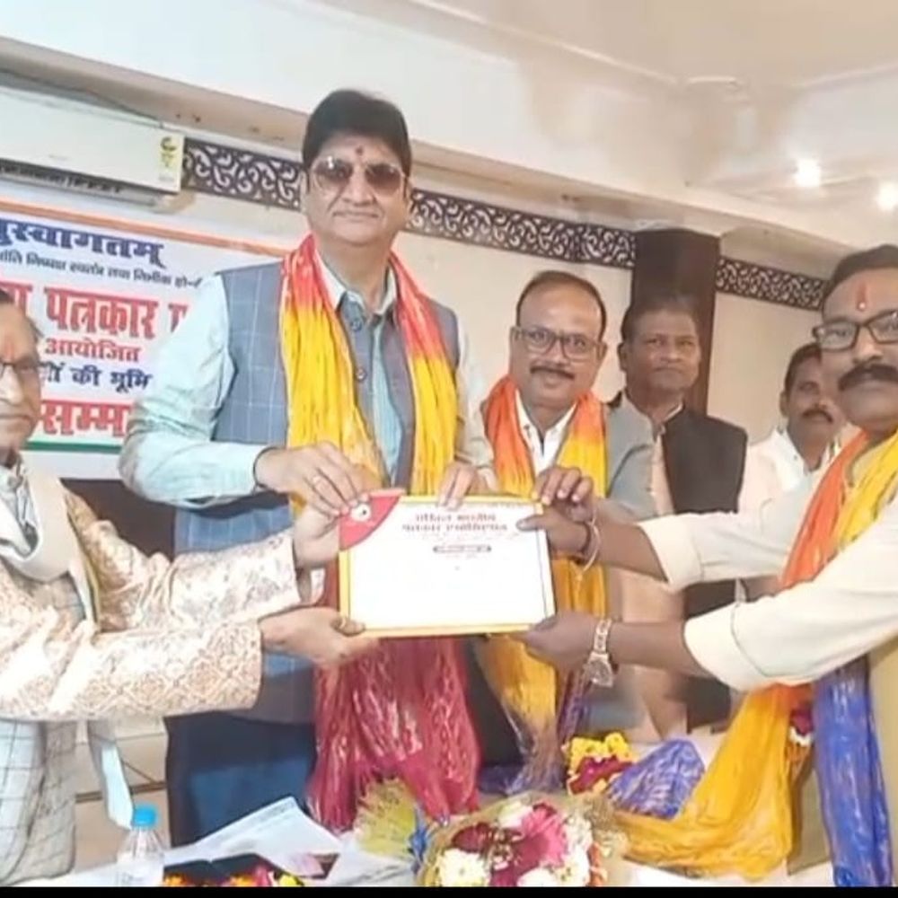 लखनऊ में पत्रकार एसोसिएशन का शपथ ग्रहण समारोह:आईजी राजीव मल्होत्रा ने दिलाई शपथ, एकजुटता का संकल्प