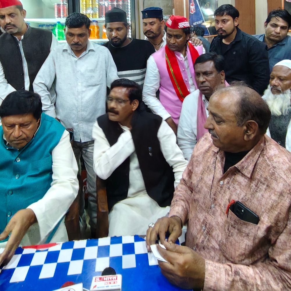 हाथरस का रोटी थूक विवाद, सपा सांसद पहुंचे होटल:रामजीलाल सुमन ने मालिक से की बात, बोले- हमला करने वालों पर कार्रवाई हो