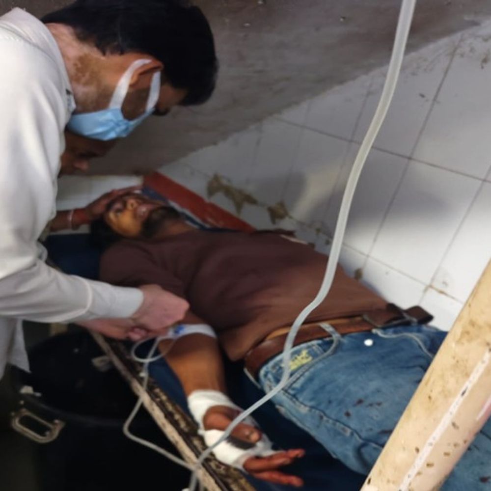 शाहजहांपुर में छात्र पर धारदार हथियार से हमला:पेपर देकर घर लौट रहा था, पुरानी रंजिश के चलते युवकों ने घेरा, हालत गंभीर