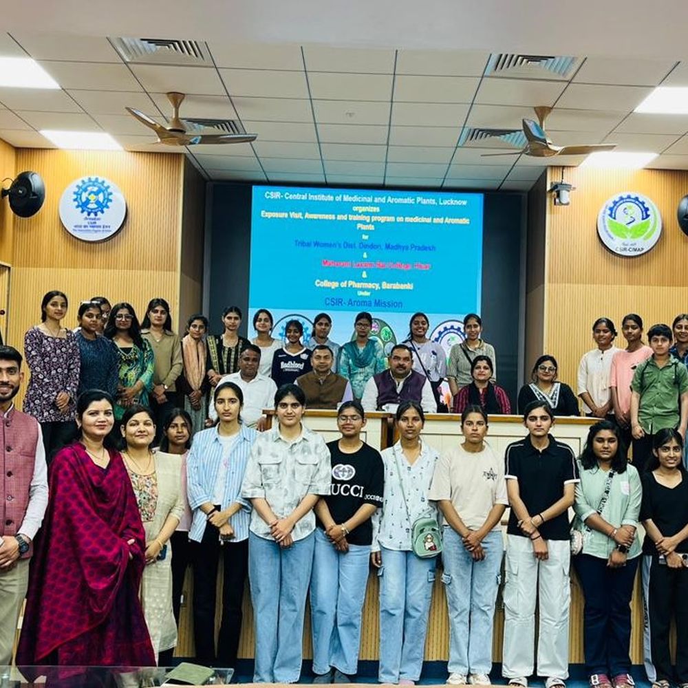 सीमैप लखनऊ में छात्राओं, महिलाओं को प्रशिक्षण:औषधीय पौधों की खेती, प्रसंस्करण और उद्यमिता पर कार्यक्रम