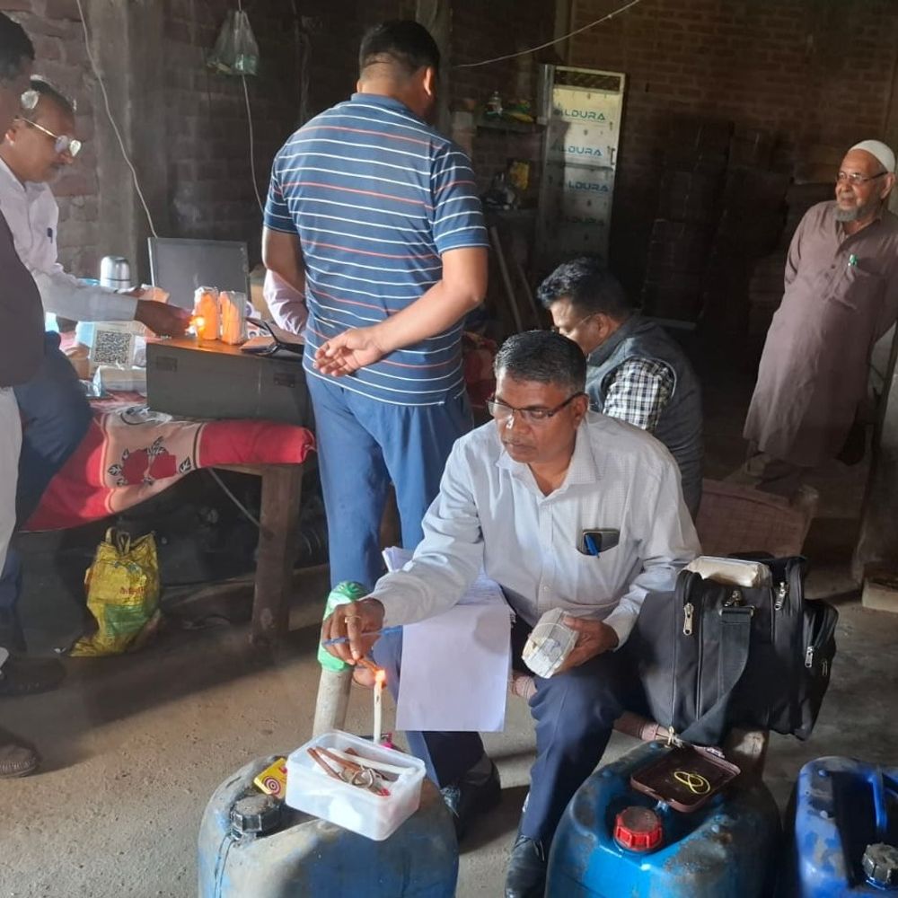 कानपुर देहात में 1090 लीटर सरसों तेल सीज:होली से पहले मिलावट के खिलाफ अभियान, 11 नमूने जांच को भेजे