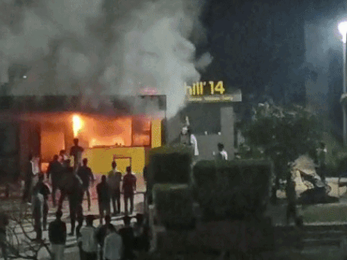 पानीपत की यूनिवर्सिटी में ब्लास्ट, VIDEO:  कैफे की छत उड़ी, 3 लोग झुलसे; 40 मीटर ऊंची लपटें उठीं; छात्राओं के मोबाइल में कैद हुई पूरी घटना – Matlouda News