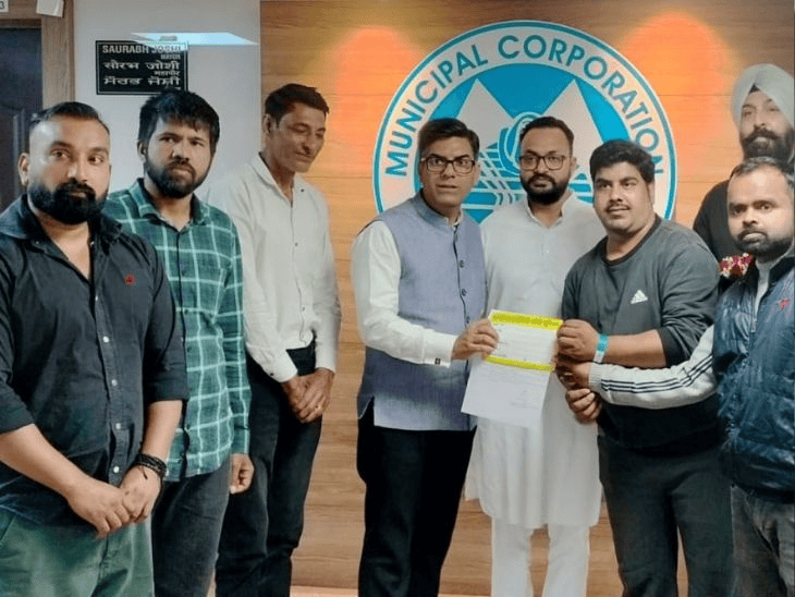 चंडीगढ़, पार्किंग चार्ज को लेकर ऑटो-कैब ड्राइवरों में नाराजगी:  मेयर से मिले यूनियन अध्यक्ष, 28 रुपये वसूली पर उठाए सवाल, मेयर ने दिया आश्वासन – Chandigarh News