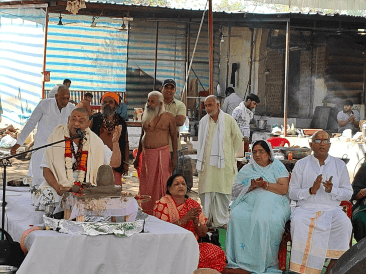 नर्मदा परिक्रमा यात्रा 400 किमी तय कर खरगोन पहुंची:  परिक्रमावासियों ने पार्थिव शिवलिंग बनाकर रुद्राभिषेक किया, अगला पड़ाव महाराष्ट्र का प्रकाशा – Khargone News