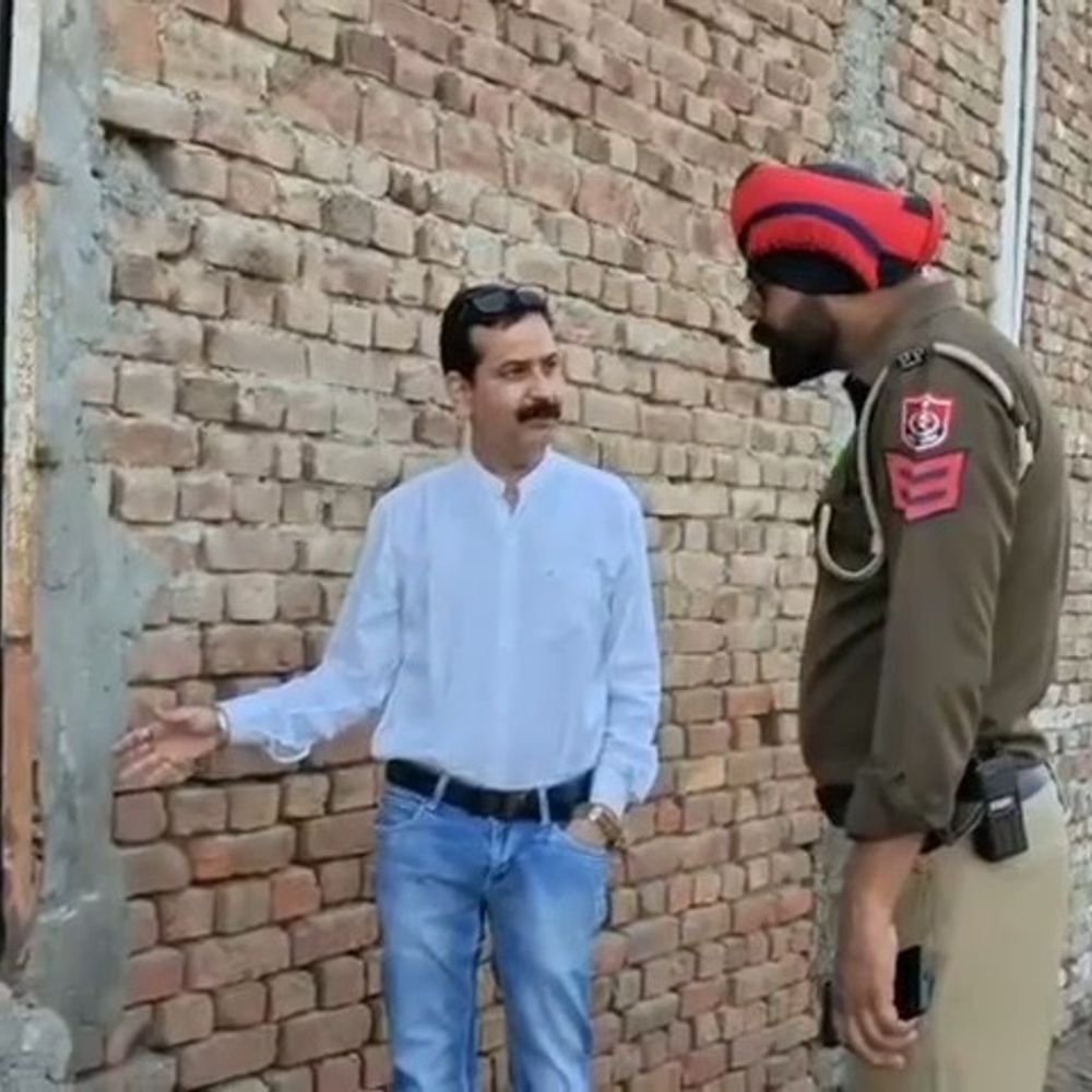 फाजिल्का में तीन दुकानों में चोरी:  छत तोड़कर घुसे बदमाश, कीमती सामान लेकर फरार, CCTV के जरिए तलाश में जुटी पुलिस – Fazilka News