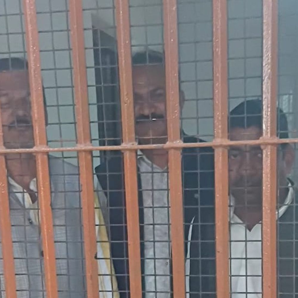 ब्लड बैंक में घुसकर धमकी देने वाले तीन गिरफ्तार:आजमगढ़ कोतवाली पुलिस ने की गिरफ्तारी, एक दिन पूर्व ब्लड बैंक में घुसकर की थी गाली गलौज