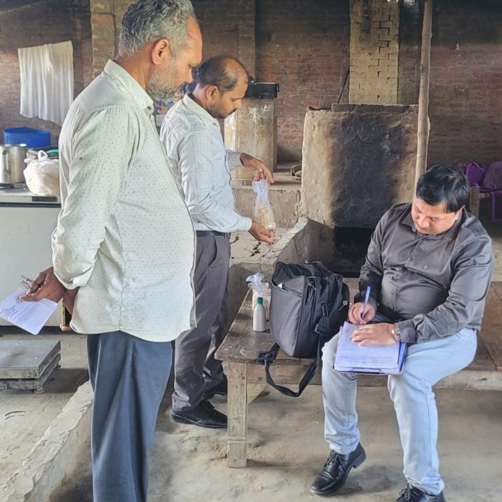 खाद्य विभाग में जप्त किया 569 किलो खाद्य पदार्थ:आजमगढ़ जिला प्रशासन और खाद्य सुरक्षा विभाग ने चलाया हुआ है अभियान