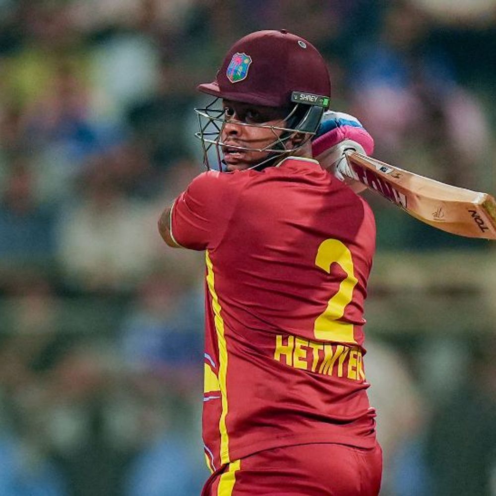 टी-20 वर्ल्डकप- शिमरोन हेटमायर की 19 बॉल पर फिफ्टी:जिम्बाब्वे के खिलाफ 6 छक्के लगा चुके, किंग-होप पावरप्ले में आउट; वेस्टइंडीज 92/2