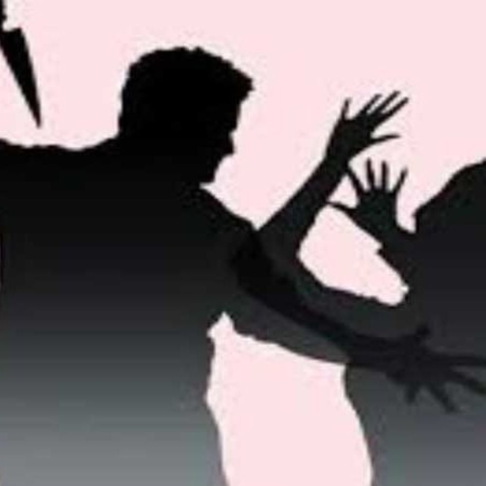 सुबह घर से निकली महिला पर चाकू से हमला:हॉस्पिटल में भर्ती, पुलिस CCTV की मदद से कर रही जांच