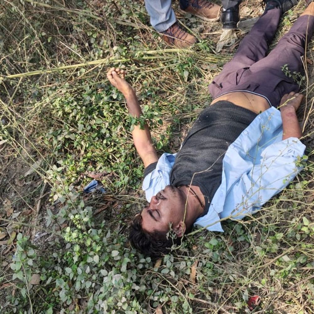नेशनल हाईवे किनारे झाड़ियों में मिला युवक का शव:किडनी ट्रांसप्लांट के बाद से था लापता, फतेहगंज पश्चिमी के माधौपुर फाटक के पास मिली लाश