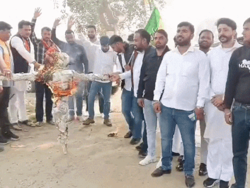 यमुनानगर में भाजयुमो का उग्र प्रदर्शन:  राहुल गांधी के खिलाफ पुतला फूंककर जताया विरोध, बोले- देश बदनाम करने की राजनीति कर रही कांग्रेस – Yamunanagar News