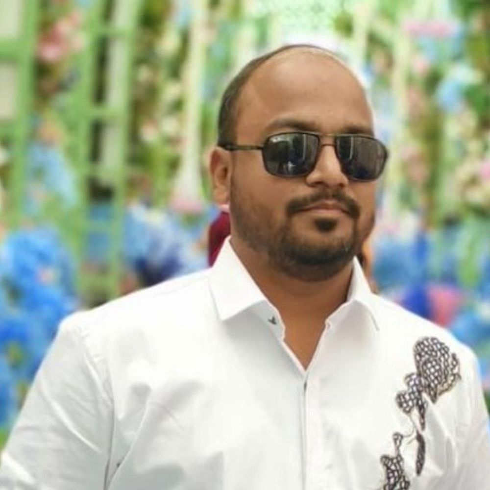 सीढ़िया उतरते समय युवक को आया हार्ट अटैक, मौत:दोस्त की दुकान पर गया था, बाहर निकलते समय अचानक तबीयत बिगड़ने से नीचे गिरा