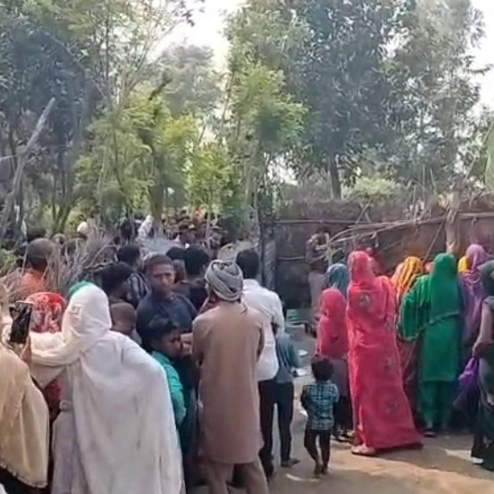 श्रावस्ती में पेड़ से लटका मिला विवाहिता का शव:पिता ने हत्या की जताई आशंका, पुलिस जांच में जुटी