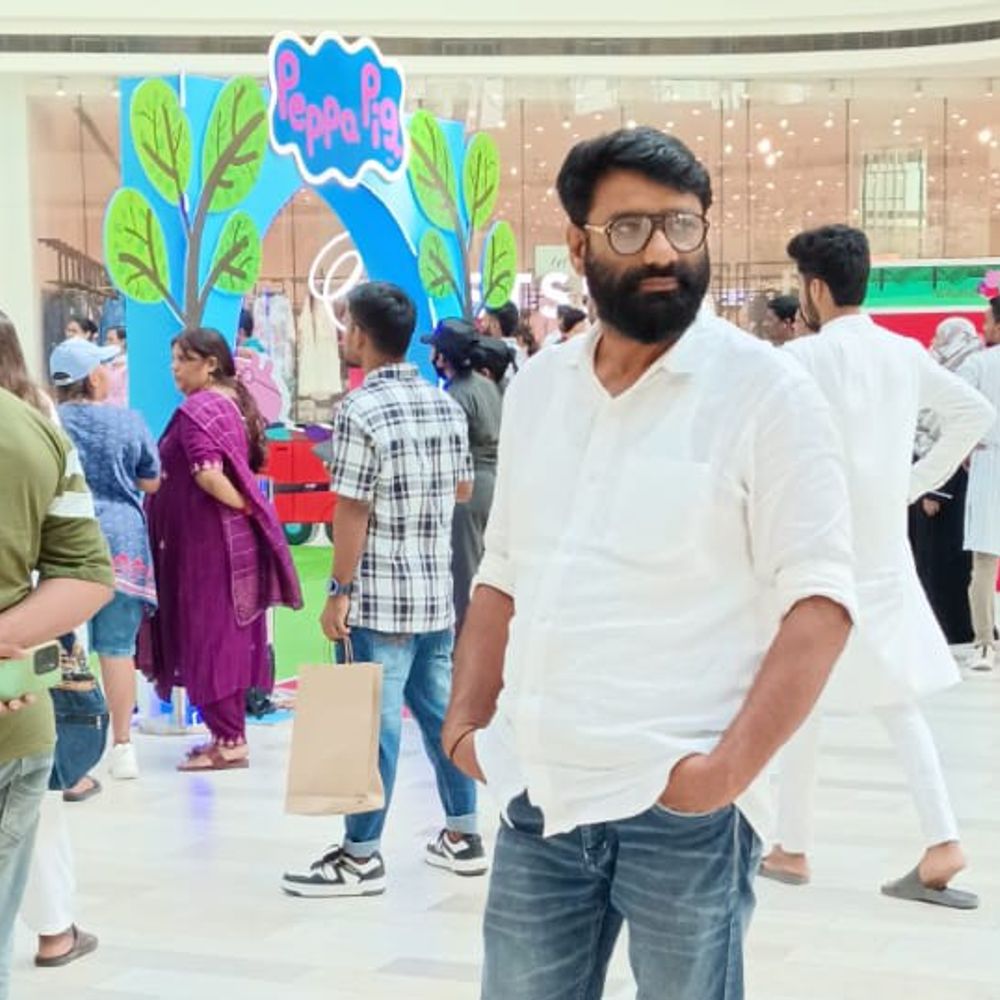 जौनपुर में मरने से पहले युवक ने बनाई, VIDEO:लाइसेंसी रिवाल्वर से कनपटी पर सटाकर मारी गोली; बोला-भाई और पत्नी का अवैध संबंध