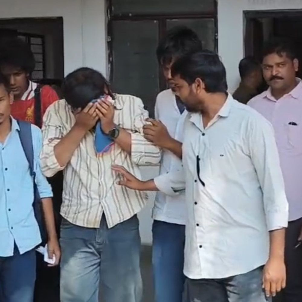 सागर की केंद्रीय यूनिवर्सिटी में छात्रों पर हमला:  अभिमंच सभागार के पास घेरकर पाइप और डंडों से पीटा, 4 छात्रों को आई चोटें – Sagar News