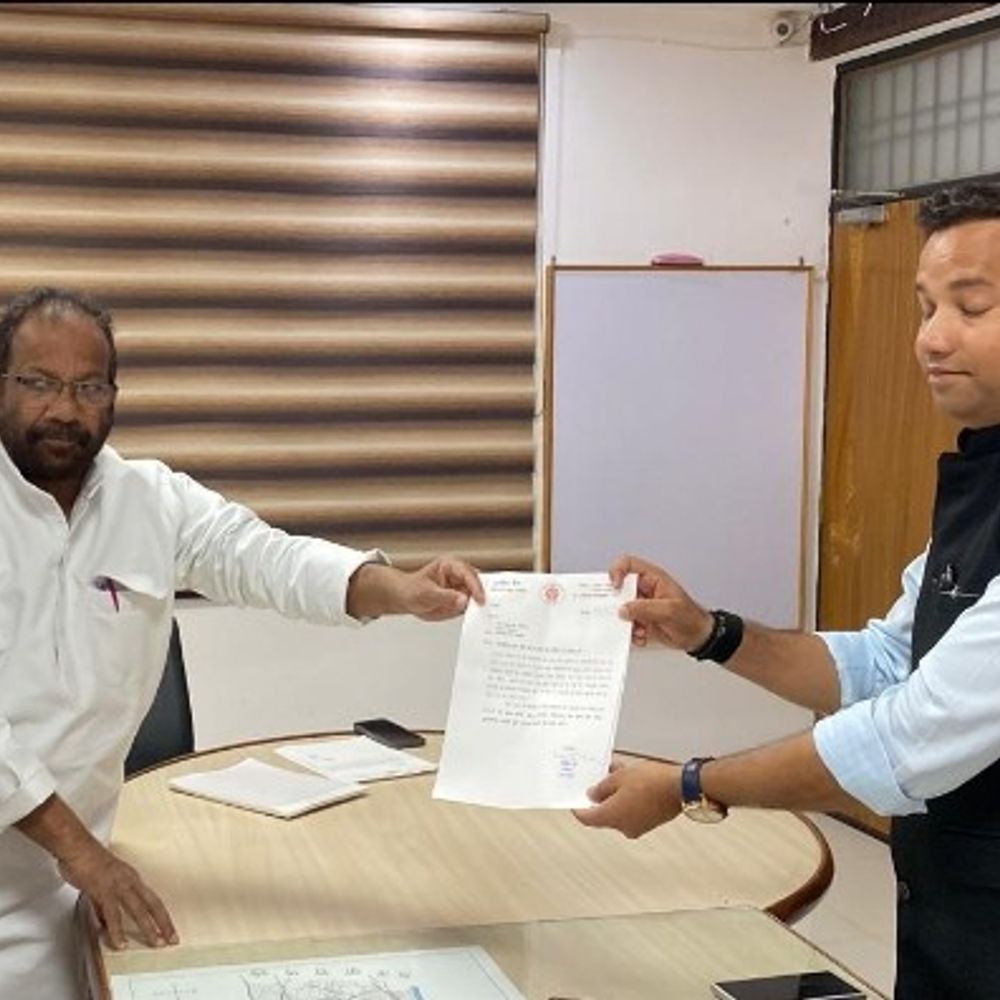 भदोही में धान खरीद केंद्र 11 फरवरी से बंद:विधायक जाहिद बेग ने किसानों की समस्या पर डीएम को सौंपा ज्ञापन