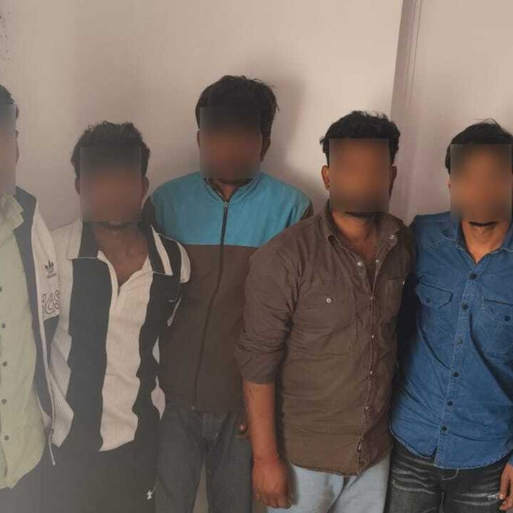 बुलंदशहर में बाल चोरी करने वाले 5 बदमाश गिरफ्तार:पुलिस ने 1 लाख रुपये कीमत के बाल बरामद किए, वजन पौने 5 किलो