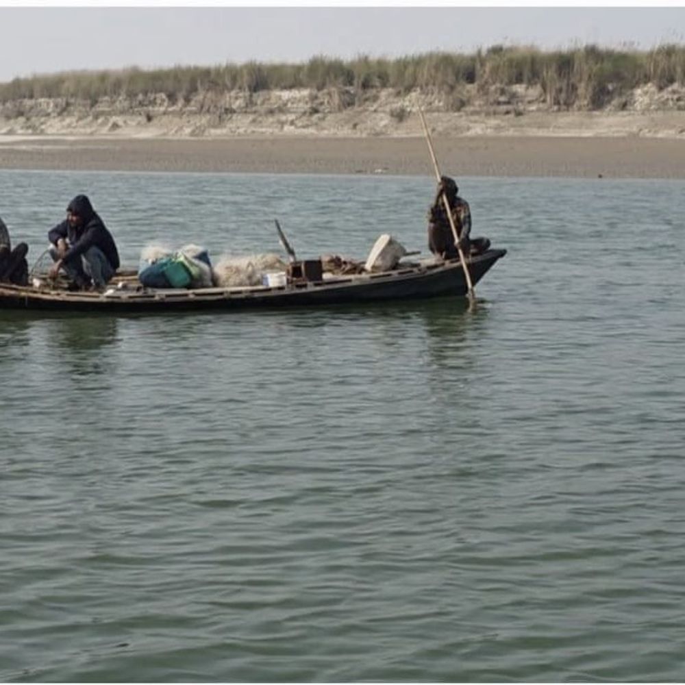 अंबेडकरनगर में व्यक्ति सरयू नदी में डूबा:नसीराबाद में तलाश जारी, पुलिस और स्थानीय लोग जुटे