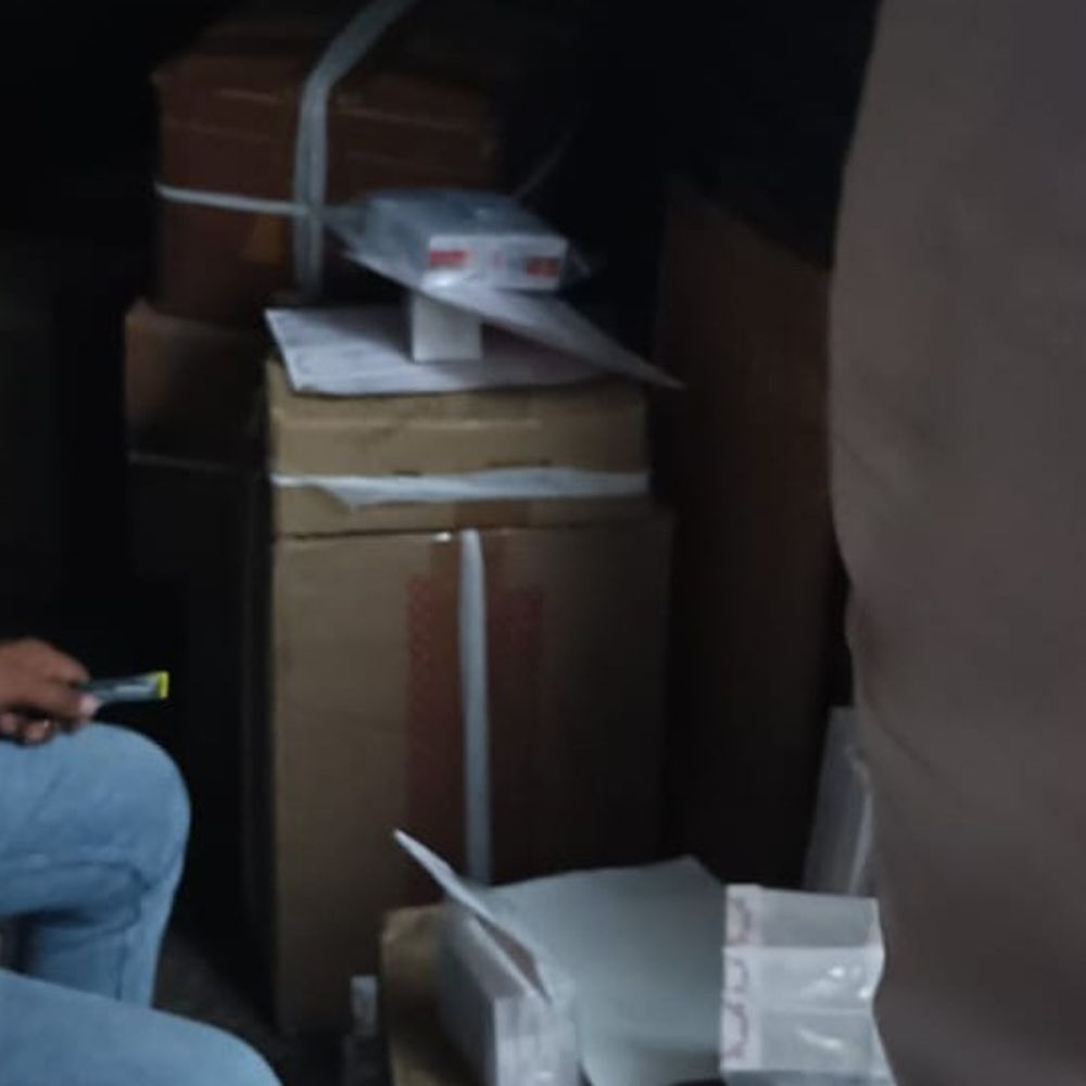 आगरा में नकली दवा लेबल मिलने पर गोदाम सील:जांच में नकदी, स्टॉक और रिकॉर्ड में मिली गड़बड़ी, 2 दिन चली कार्रवाई