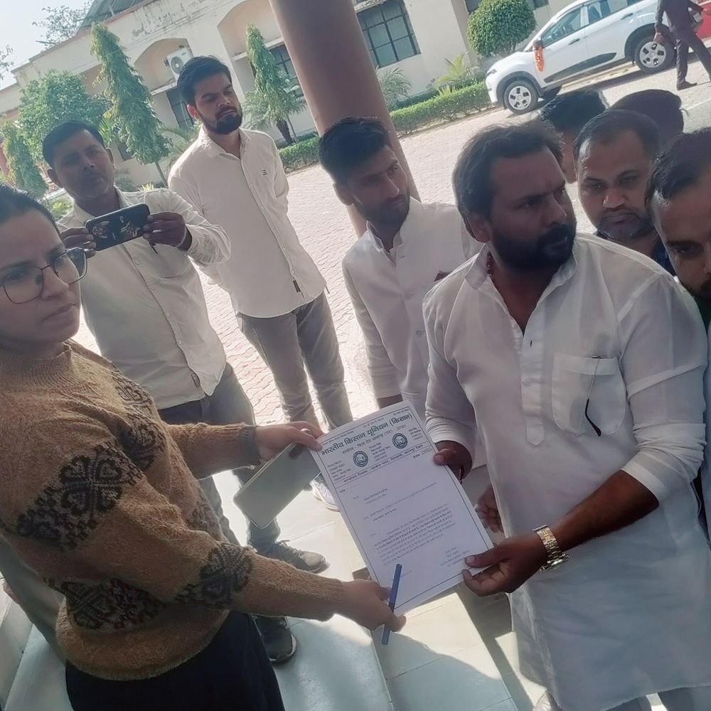 कानपुर देहात में भाकियू ने डीएम को सौंपा ज्ञापन:बिजली बिल में गड़बड़ी, चोकर में मिलावट समेत अन्य समस्याओं पर कार्रवाई की मांग