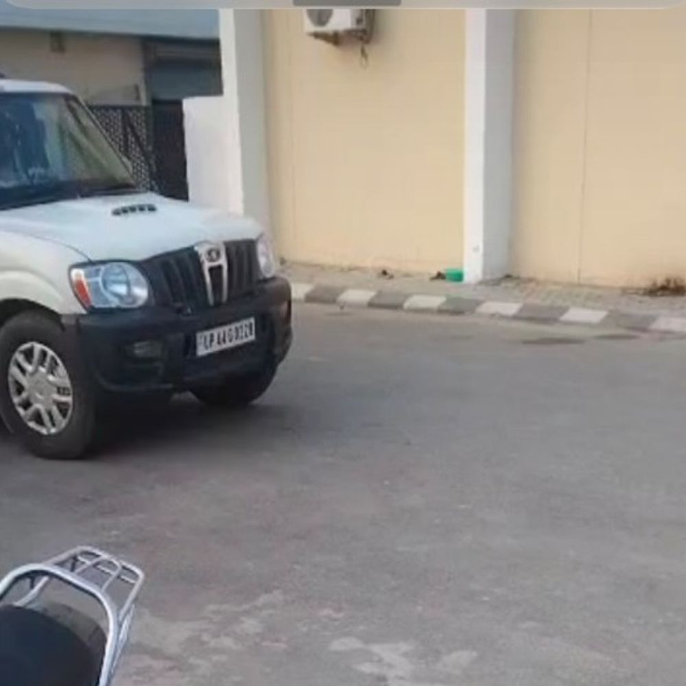 पूर्वांचल एक्सप्रेस-वे, चार दिन में दो ट्रकों से तेल चोरी:क्राइम ब्रांच टीम ने जांच शुरू की, सीसीटीवी फुटेज खंगाले