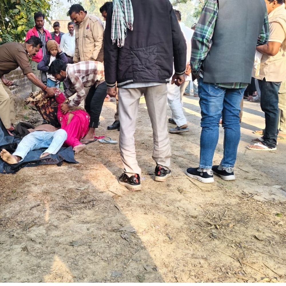 अमेठी में युवक की गला काटकर हत्या:घर से 800 मीटर दूर झाड़ियों में मिला शव, गले पर धारदार हथियार से काटने के निशान