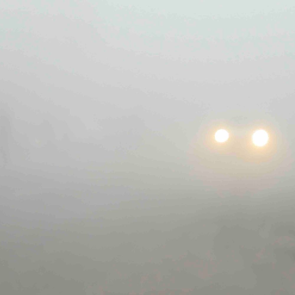 रामपुर में घना कोहरा, विजिबिलिटी 500 मीटर से कम:सुबह से यातायात प्रभावित, वाहन चालकों को परेशानी