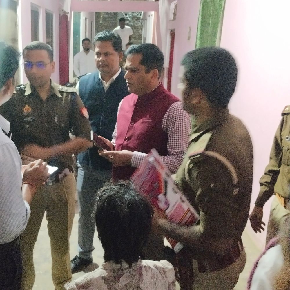 बलिया में सिजेरियन के बाद महिला की मौत का मामला:बैरिया में चार डॉक्टरों सहित सात नामजद, मां की तहरीर पर केस दर्ज