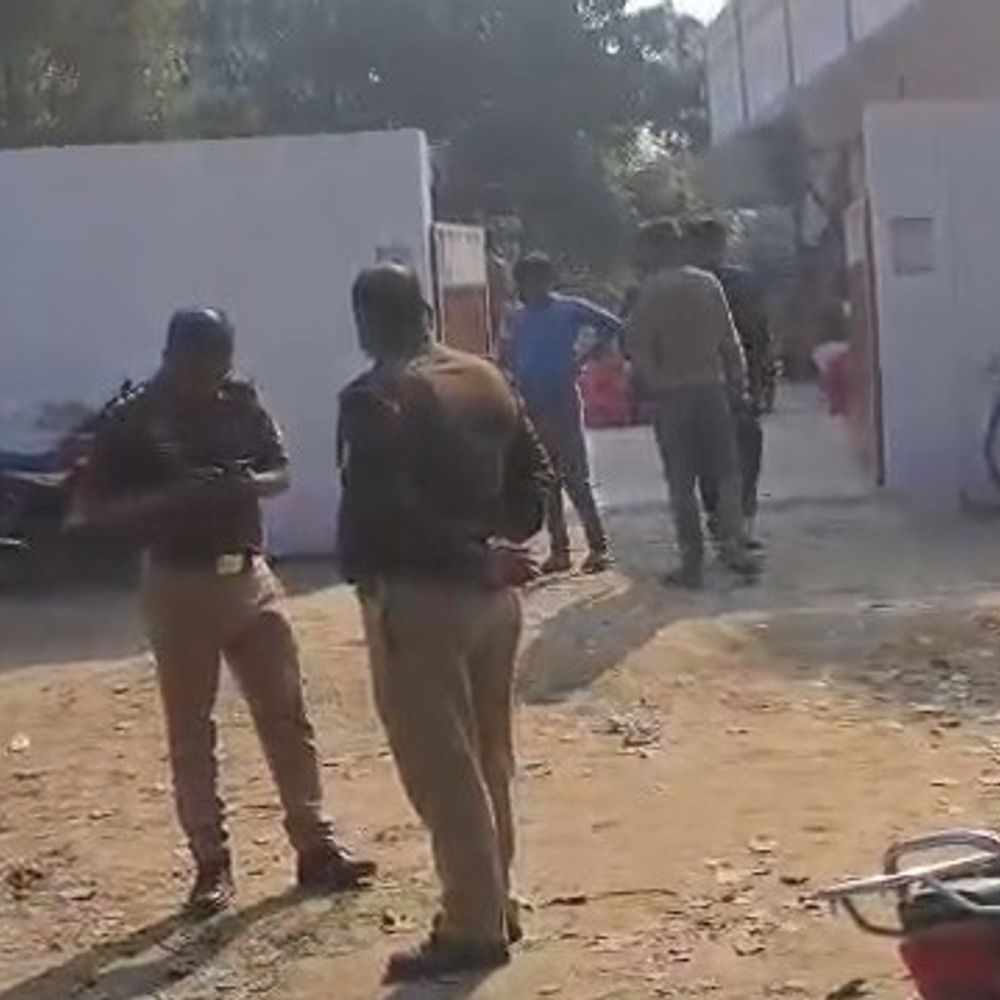 गोंडा अधिवक्ता हत्याकांड मुख्य आरोपी 36 घंटे बाद भी फरार:SP ने गिरफ्तारी के लिए चार टीमें लगाईं, 50 से अधिक जगहों पर छापेमारी