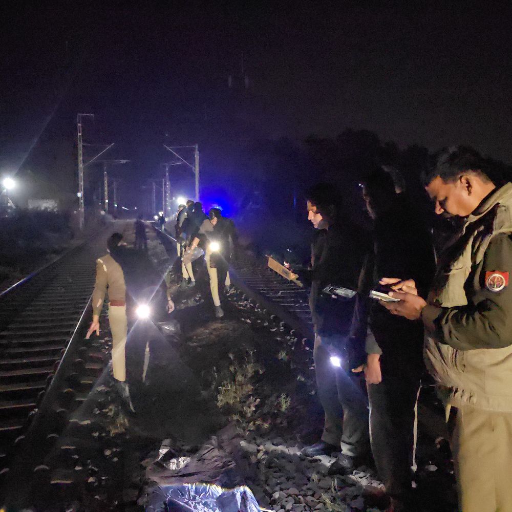 उन्नाव में मालगाड़ी की चपेट में आए पिता-पुत्री, मौत:पत्नी से हुई थी लड़ाई, झगड़े के बाद बेटी के साथ निकले, कार में पर्स और मोबाइल मिले