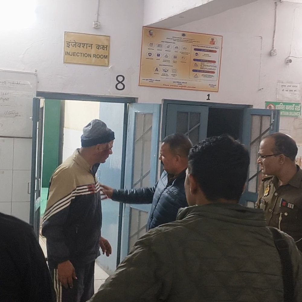 अमरोहा में कैंटीन संचालक को गोली मारी:गंभीर हालत में हायर सेंटर किया गया रेफर, मामले की जांच कर रही पुलिस