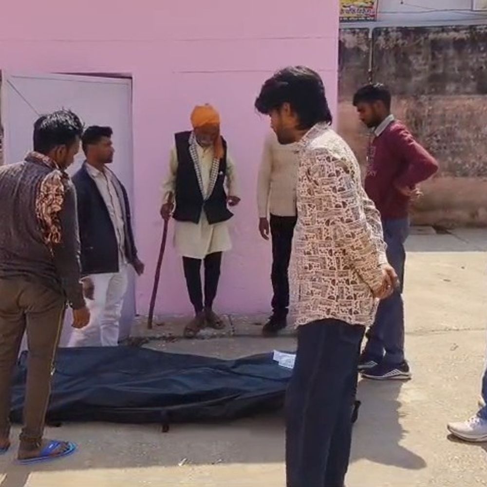 बहन ने मोबाइल देने से किया इनकार:महोबा में 7वीं की छात्रा ने लगाई फांसी, पुलिस जांच में जुटी