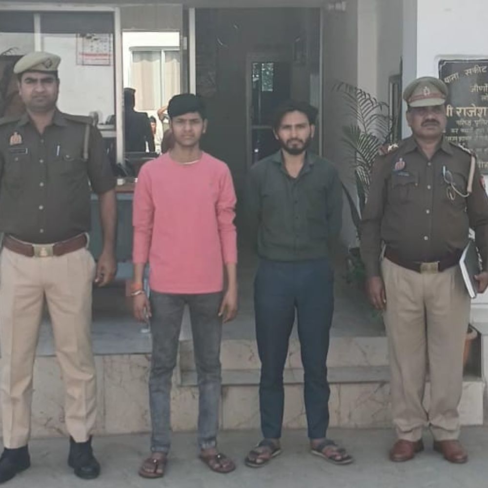 एटा में किशोरी से छेड़छाड़, दो आरोपी गिरफ्तार:पुलिस ने CCTV फुटेज से पहचान की, POCSO एक्ट में कार्रवाई