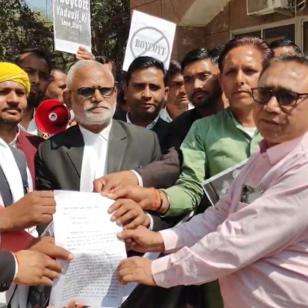 बांदा में यादव महासभा ने राष्ट्रपति को भेजा ज्ञापन:'यादव जी की लव स्टोरी' फिल्म पर FIR और रोक की मांग