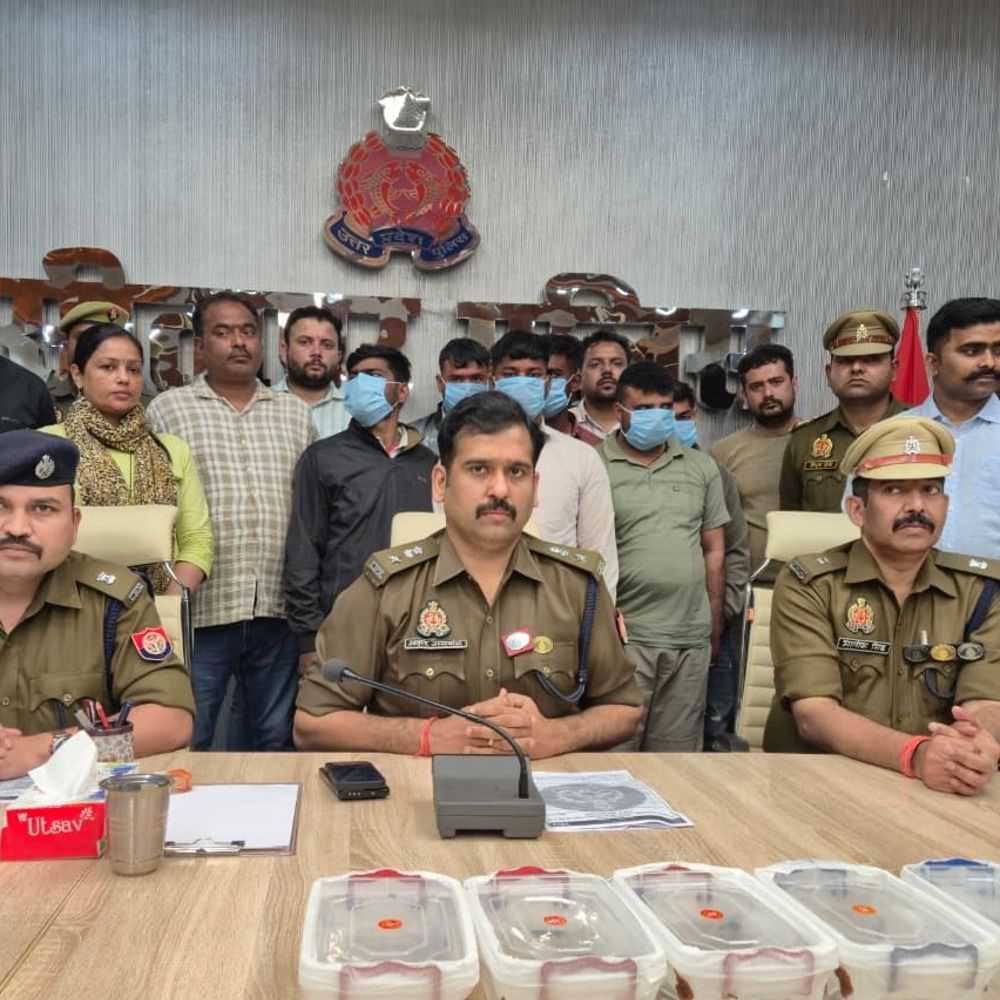 पुलिस की ड्रेस में टप्पेबाजी करने वाले 6 गिरफ्तार:लिफ्ट लेकर करते थे वारदात, कार समेत 20 हजार नकद बरामद