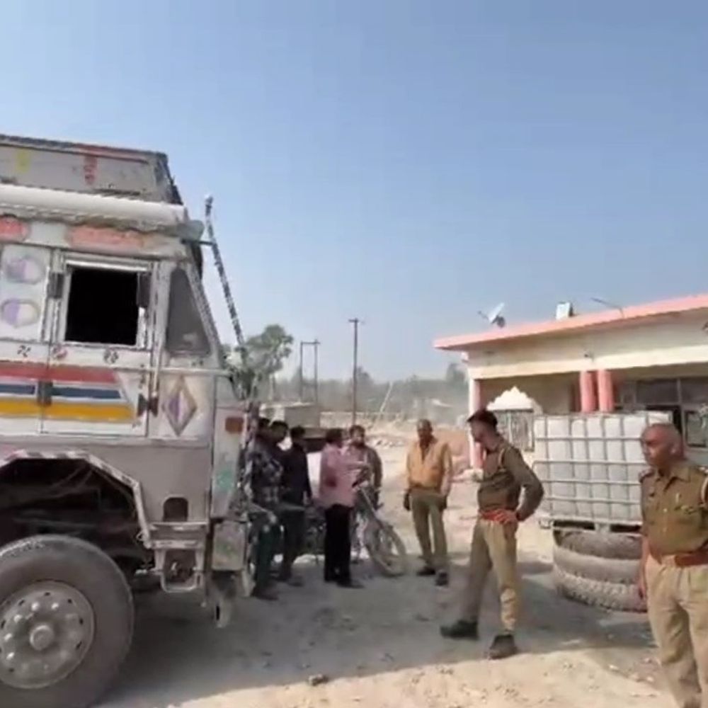 महोबा में डीएम गजल भारद्वाज का एक्शन:बिना रॉयल्टी गिट्टी परिवहन में 16 ट्रक सीज, 2 का चालान