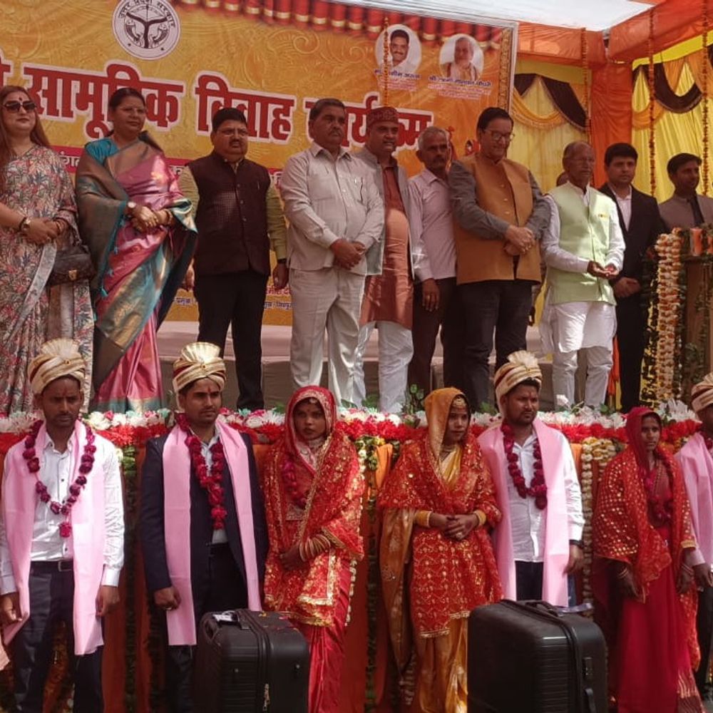 कासगंज में मुख्यमंत्री सामूहिक विवाह कार्यक्रम आयोजित:ब्लॉक परिसर में 104 जोड़ों का विवाह संपन्न, विधायक ने वर-वधू को आशीर्वाद दिए