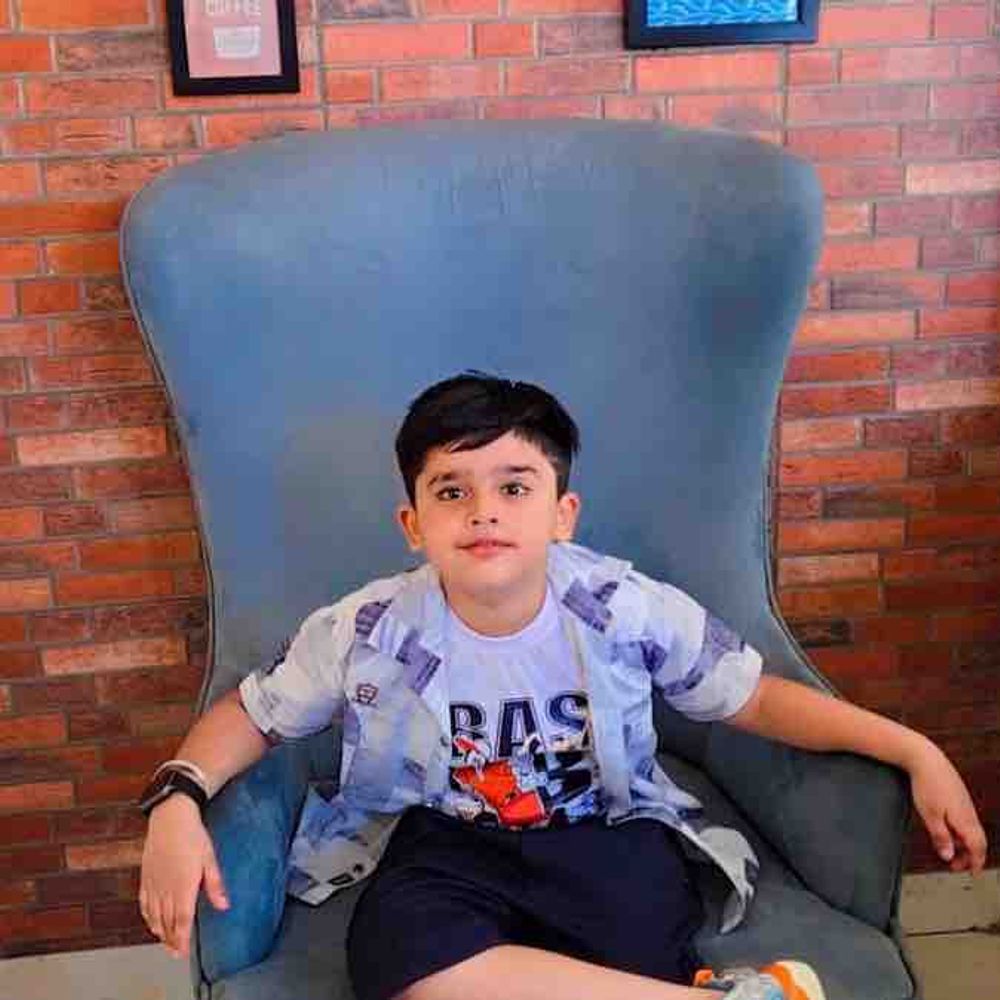 हर्ष फायरिंग में घायल बच्चे की हालत अब भी गंभीर:तीन दिन और वेंटीलेटर पर रहेगा, जबड़े को चीरते हुए सिर में लगी थी गोली