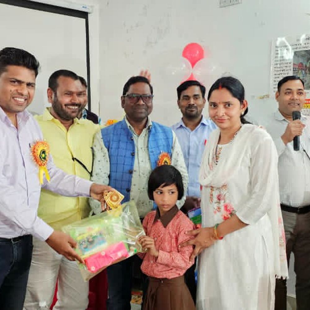 चंदौली में 'हमारा आंगन हमारे बच्चे' कार्यक्रम:प्राथमिक शिक्षा की नींव मजबूत करने पर जोर, स्वस्थ प्रतिस्पर्धा के लिए किया प्रेरित