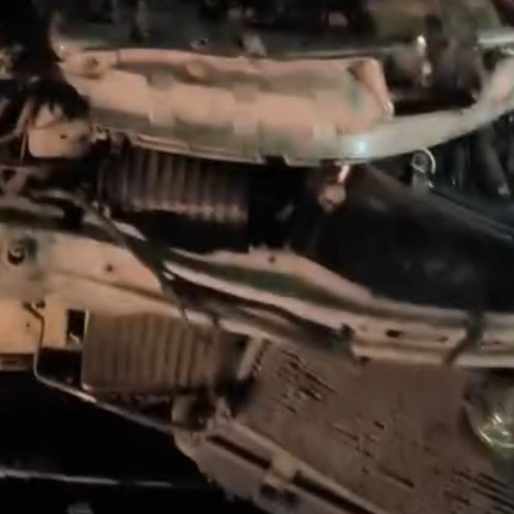 चांदपुर में सड़क दुर्घटना में दो युवक गंभीर घायल:स्विफ्ट डिजायर कार ट्रक से टकराई, वाहन क्षतिग्रस्त; मुरादाबाद रेफर